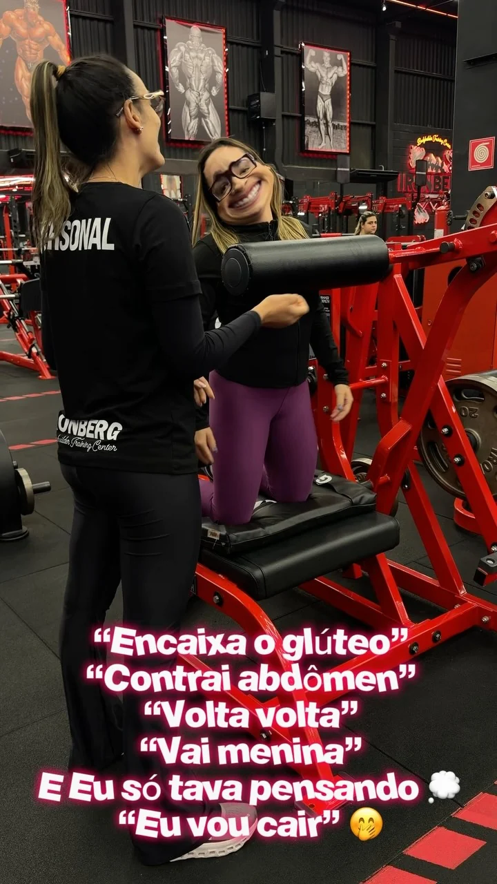 Ramires Barbosa orientando uma aluna em exercício